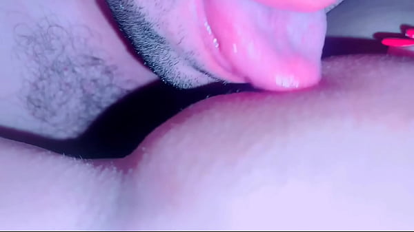 A mi madrastra le gusta que le chupen el coño antes del sexo anal